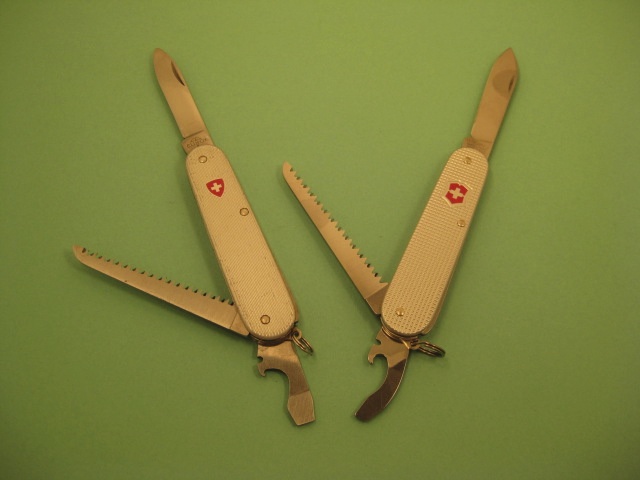 An older ribbed Alox Lumberjack with the regular opener/SD - Next to a more modern one with the Combi Tool