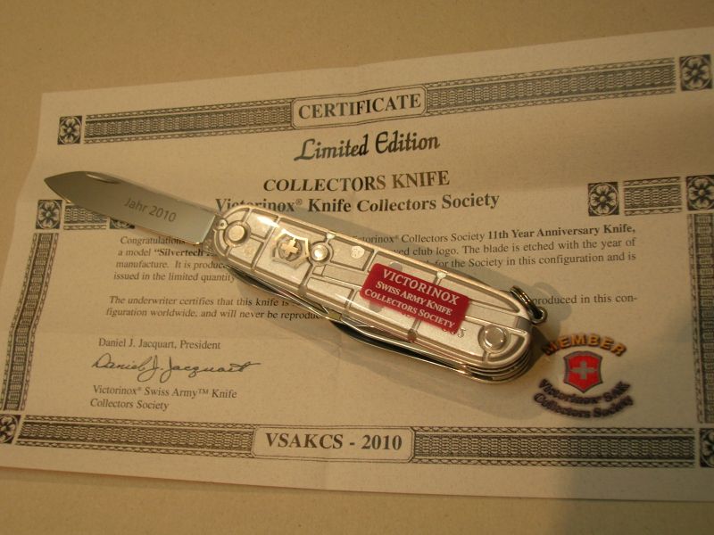 Victorinox Huntsman VSAKCS 2010 knife of the year. Picture by victor7000.