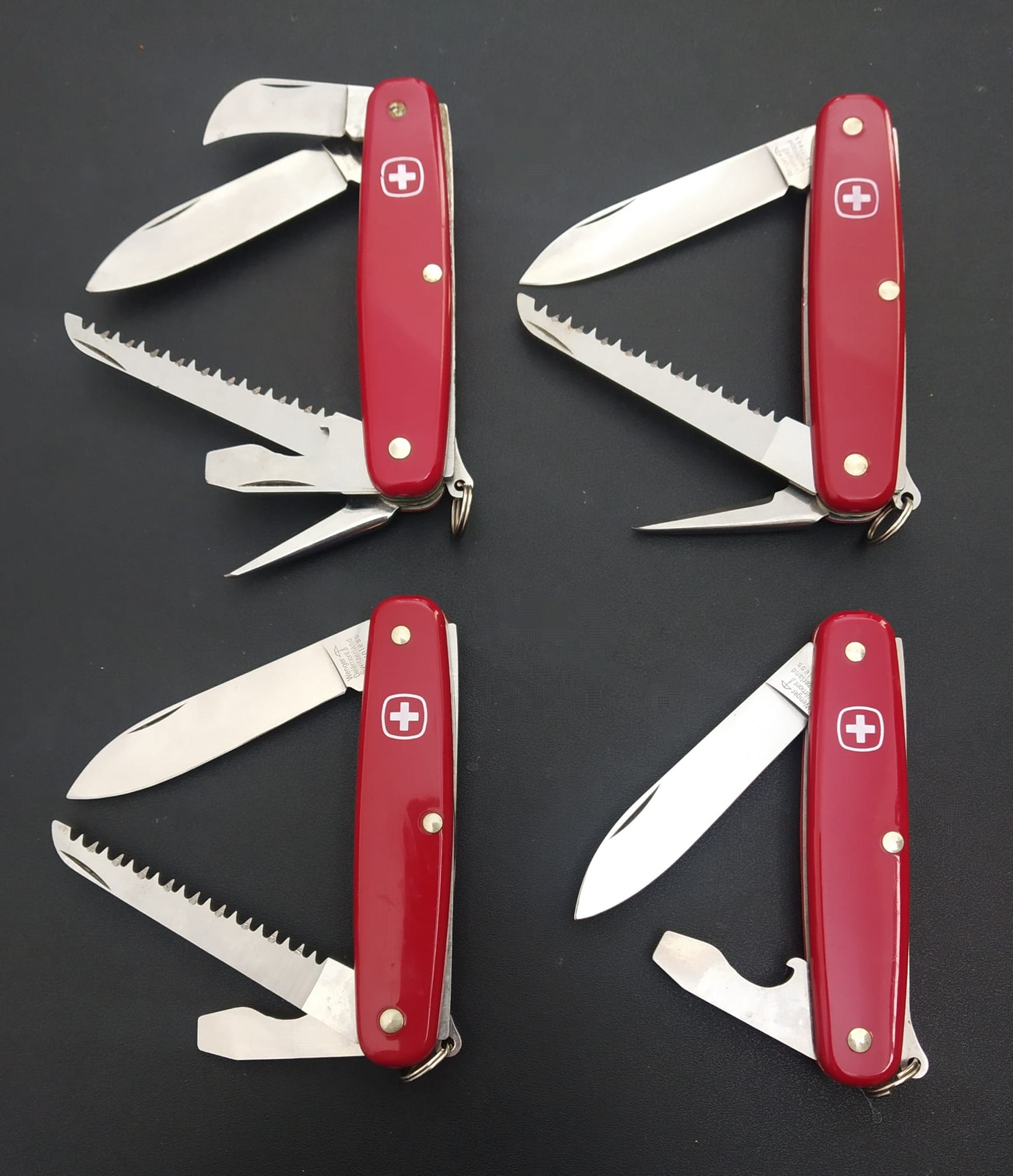 Wenger Professional 1.72.51 with box. Image by Victor7000 (multitool.org).